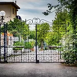 Hidden Garden & Bed and Breakfast 4*