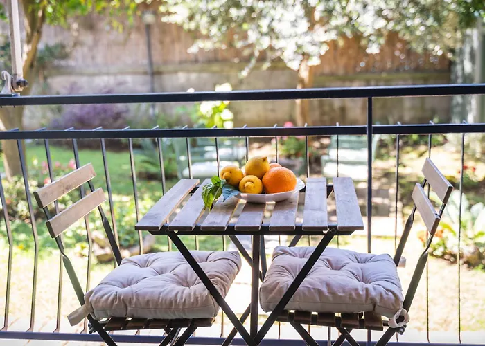 Bed and breakfast Hidden Garden & 4*