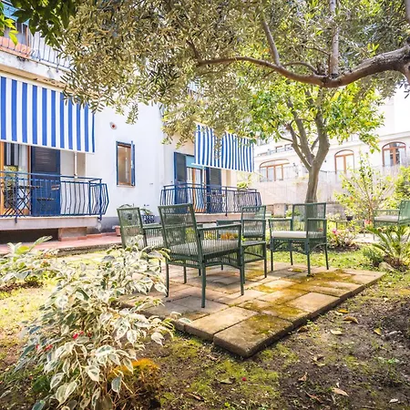 Bed & Breakfast Hidden Garden & *